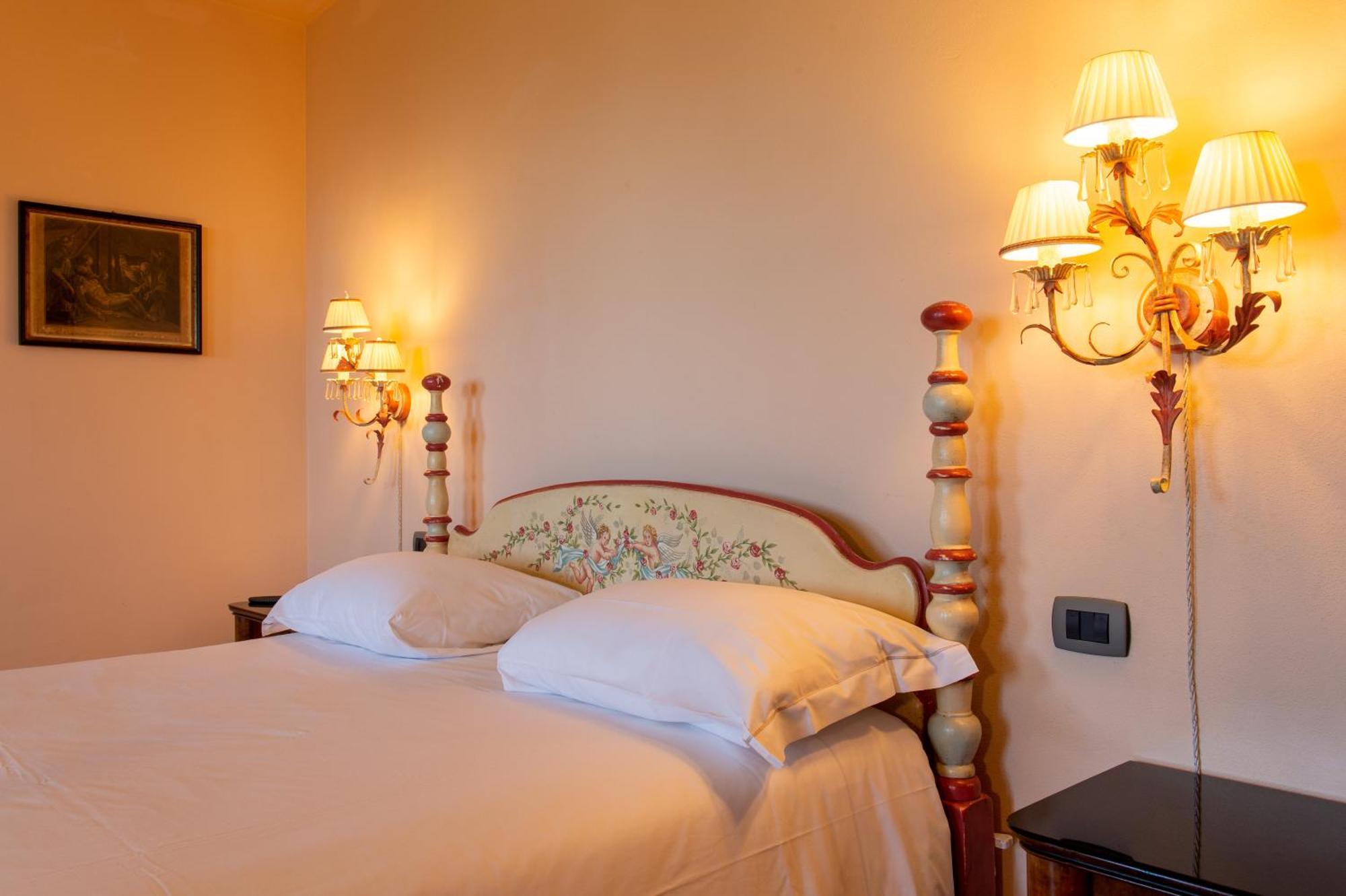 Borgo I Tre Baroni - Spa Suites & Resort Poppi Værelse billede