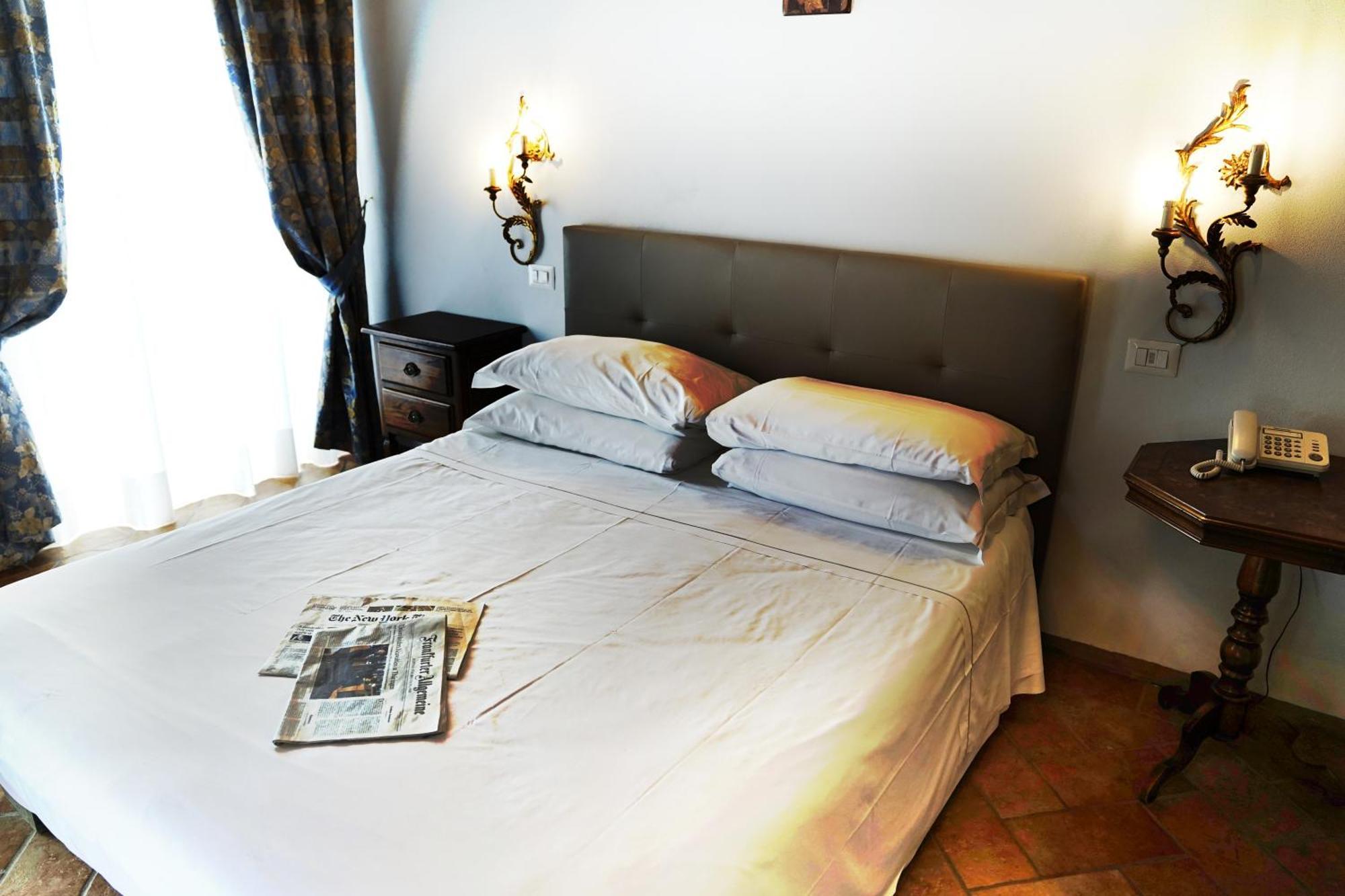Borgo I Tre Baroni - Spa Suites & Resort Poppi Værelse billede